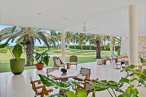 Magnificent 5BR Modern Tropical Villa With Pool
