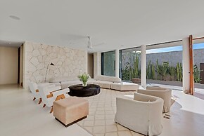 Magnificent 5BR Modern Tropical Villa With Pool