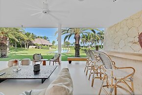 Magnificent 5BR Modern Tropical Villa With Pool