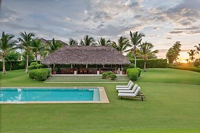 Magnificent 5BR Modern Tropical Villa With Pool