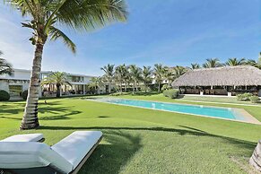 Magnificent 5BR Modern Tropical Villa With Pool