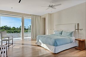 Magnificent 5BR Modern Tropical Villa With Pool