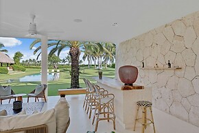 Magnificent 5BR Modern Tropical Villa With Pool