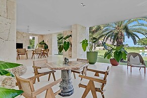 Magnificent 5BR Modern Tropical Villa With Pool