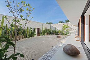 Magnificent 5BR Modern Tropical Villa With Pool
