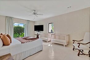 Magnificent 5BR Modern Tropical Villa With Pool