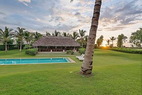 Magnificent 5BR Modern Tropical Villa With Pool