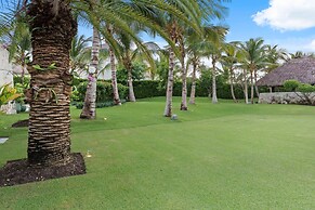 Magnificent 5BR Modern Tropical Villa With Pool