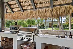 Magnificent 5BR Modern Tropical Villa With Pool