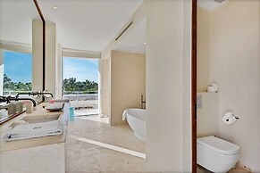 Magnificent 5BR Modern Tropical Villa With Pool