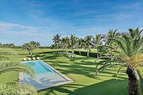 Magnificent 5BR Modern Tropical Villa With Pool