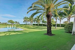 Magnificent 5BR Modern Tropical Villa With Pool