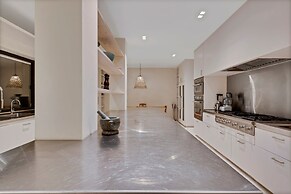 Magnificent 5BR Modern Tropical Villa With Pool