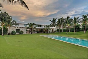 Magnificent 5BR Modern Tropical Villa With Pool