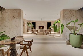 Magnificent 5BR Modern Tropical Villa With Pool
