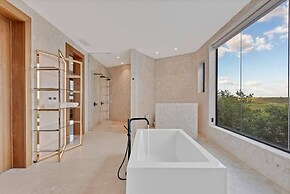 Modern 7BR Villa w Stunning Views of Golf Course