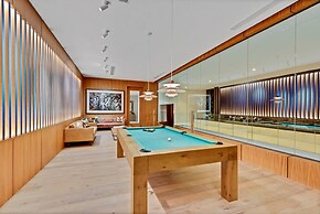 Modern 7BR Villa w Stunning Views of Golf Course