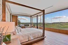 Modern 7BR Villa w Stunning Views of Golf Course