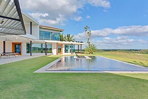 Modern 7BR Villa w Stunning Views of Golf Course