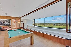 Modern 7BR Villa w Stunning Views of Golf Course
