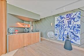 Modern 7BR Villa w Stunning Views of Golf Course