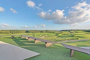 Modern 7BR Villa w Stunning Views of Golf Course