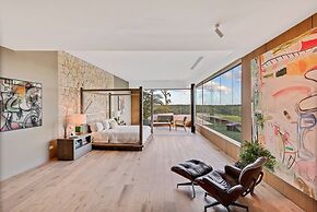 Modern 7BR Villa w Stunning Views of Golf Course