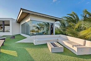 Modern 7BR Villa w Stunning Views of Golf Course