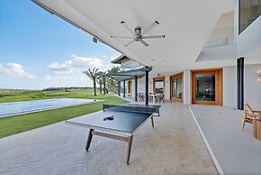 Modern 7BR Villa w Stunning Views of Golf Course