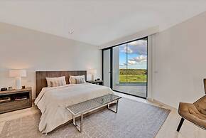 Modern 7BR Villa w Stunning Views of Golf Course
