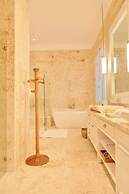 Villa Alta Gracia w Private Pool Designer Decor