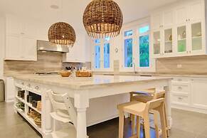 Villa Alta Gracia w Private Pool Designer Decor