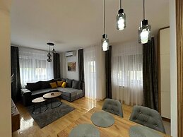 I&I 3 Bedrooms Apartment I