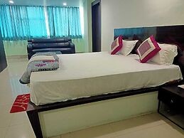 Raj Mahal Rooms & Banquet Hall