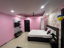 Raj Mahal Rooms & Banquet Hall