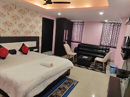 Raj Mahal Rooms & Banquet Hall
