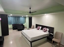 Raj Mahal Rooms & Banquet Hall