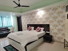 Raj Mahal Rooms & Banquet Hall