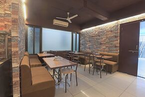 Hotel Shrimmaya