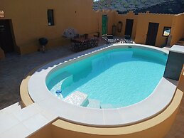 Cortijo Rural los Cerezos, Pueblo Taberno
