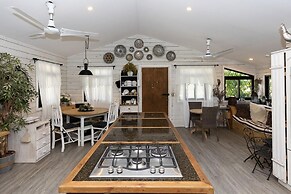 Quinta Pavo Real Complex by Acomodo