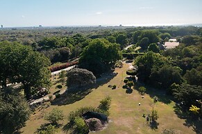 Quinta Pavo Real Complex by Acomodo