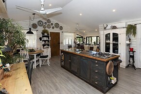 Quinta Pavo Real Complex by Acomodo