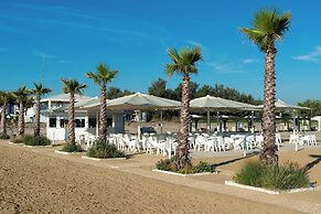 Houses and Apts. in Albarella 24882