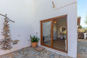 Cas Pati Son Moja in Santa y