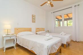 Can Clavell in Urbanitzaci Montferrutx
