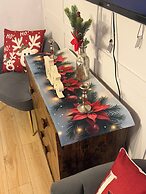 7-bed Beachside Retreat - Sleeps 14 & Pet Friendly