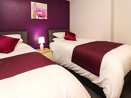 7-bed Beachside Retreat - Sleeps 14 & Pet Friendly