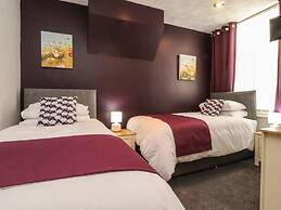 7-bed Beachside Retreat - Sleeps 14 & Pet Friendly