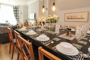 7-bed Beachside Retreat - Sleeps 14 & Pet Friendly